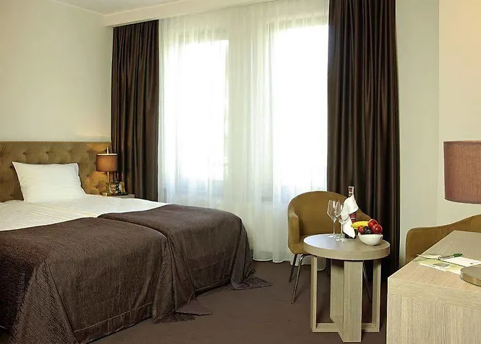 茵普莱思雅酒店